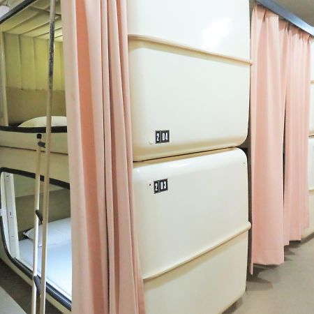 Capsule Hotel Honcho Сендай Екстер'єр фото